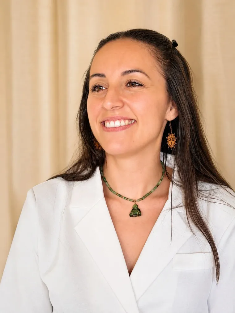 Estelle, praticienne Estelle Serenity, souriante
